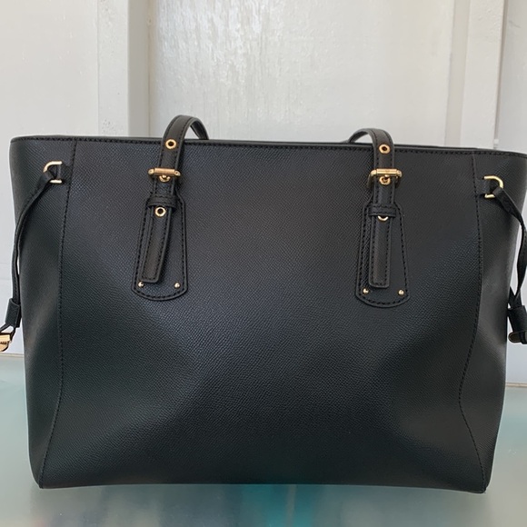 Michael Kors Bag Large Voyager Tri-Compartment Leather Tote Bag - Picture 7 of 17